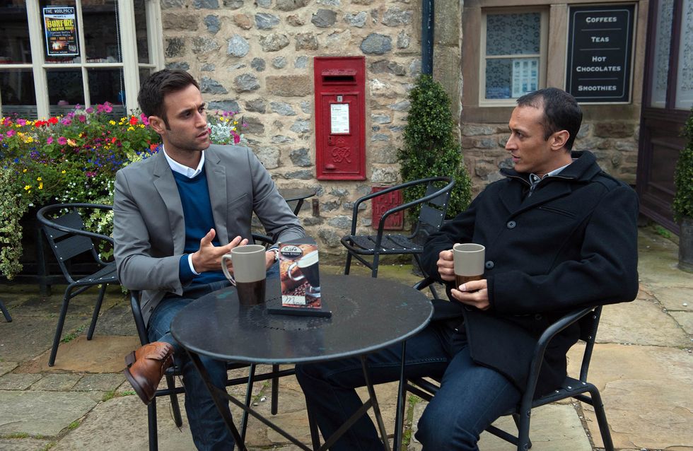 Emmerdale 04/11 - Marlon's on a date whilst Paddy gets a shock