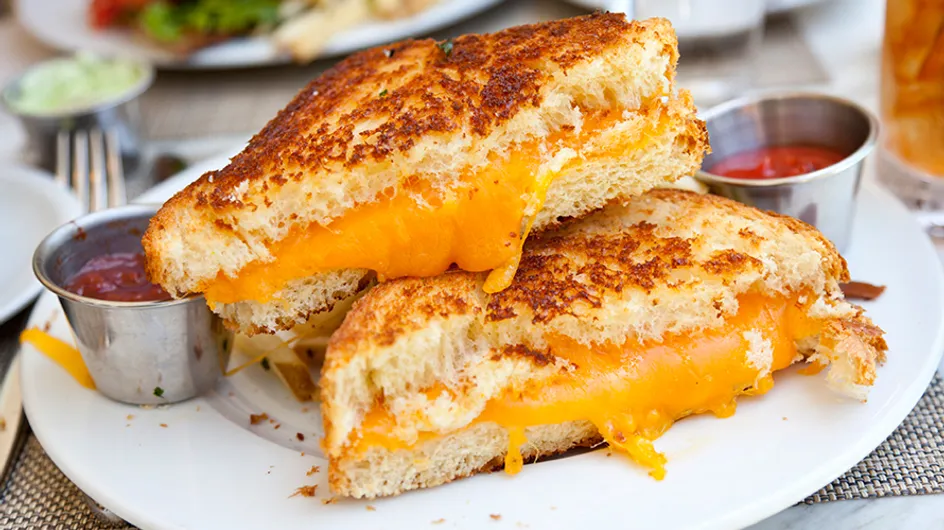 Estudo diz que queijo é tão viciante quanto crack (isso explica muita coisa)