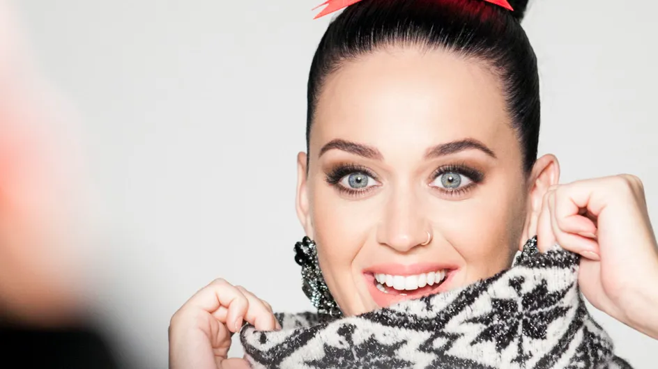 Katy Perry, enjouée et sexy pour le Noël H&M
