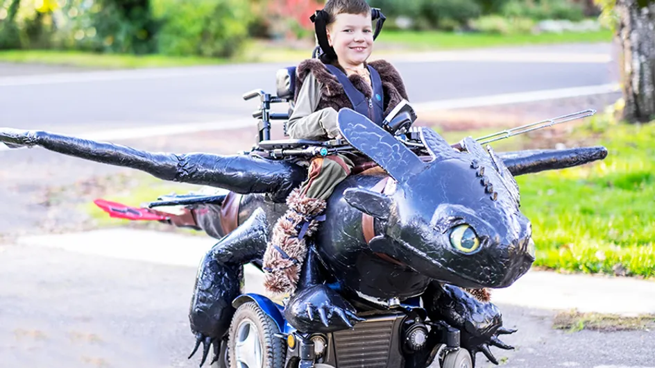 Un padre diseña increíbles disfraces adaptados para niños en sillas de ruedas