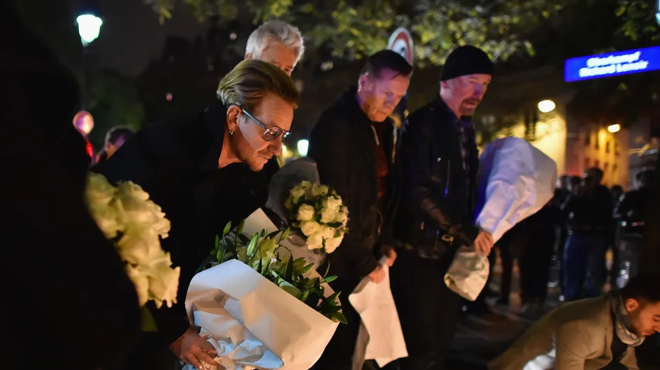 Attentats à Paris : U2 se recueille près du Bataclan (Photos)