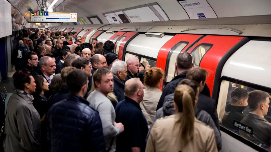 Des flyers "anti-gros" distribués dans le métro londonien