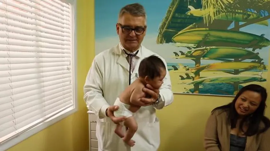 Ce pédiatre dévoile une méthode infaillible pour calmer un bébé en quelques secondes