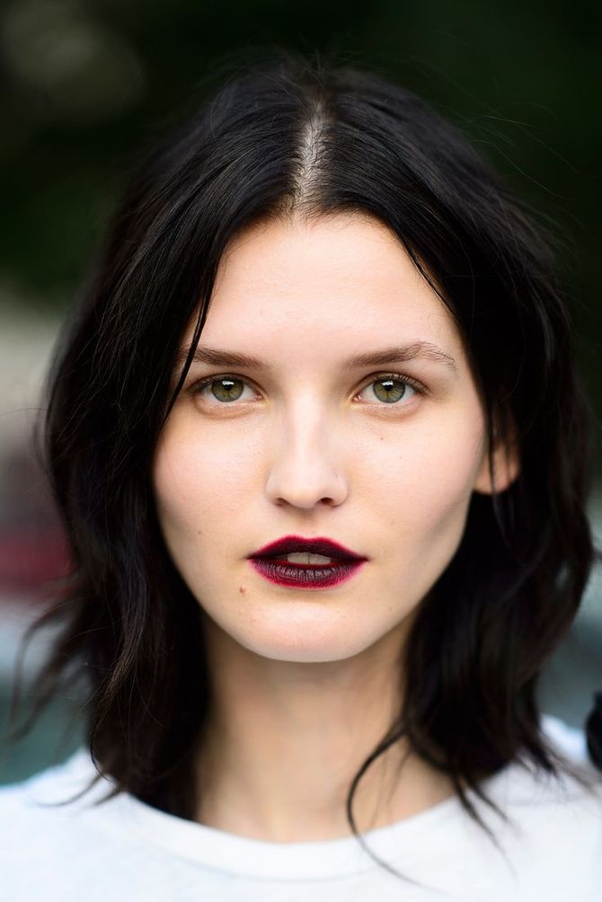 Wein-Lippenstift: Der No-Make-up Look