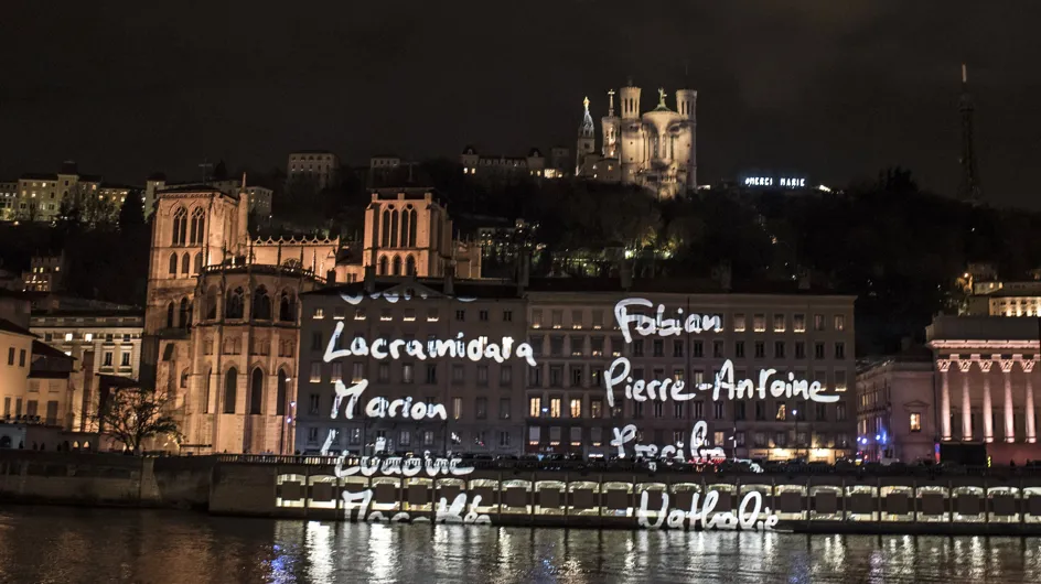 A Lyon, la Fête des Lumières se transforme en hommage aux victimes des attentats à Paris (Photos)