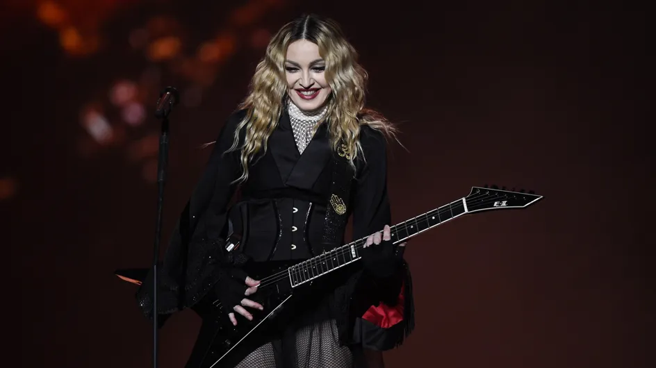 Attentats à Paris : L’hommage improvisé de Madonna place de la République (Photos et Vidéos)