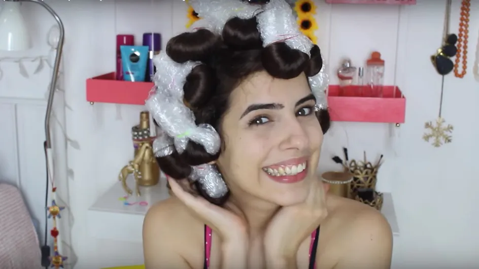 ¡Riza tu pelo con papel de burbujas! Prueba la técnica más original