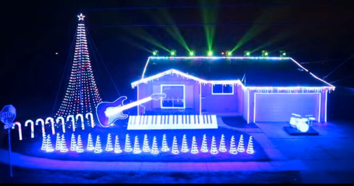 This Star Wars Christmas Light Show Is The Best Thing You'll See Today