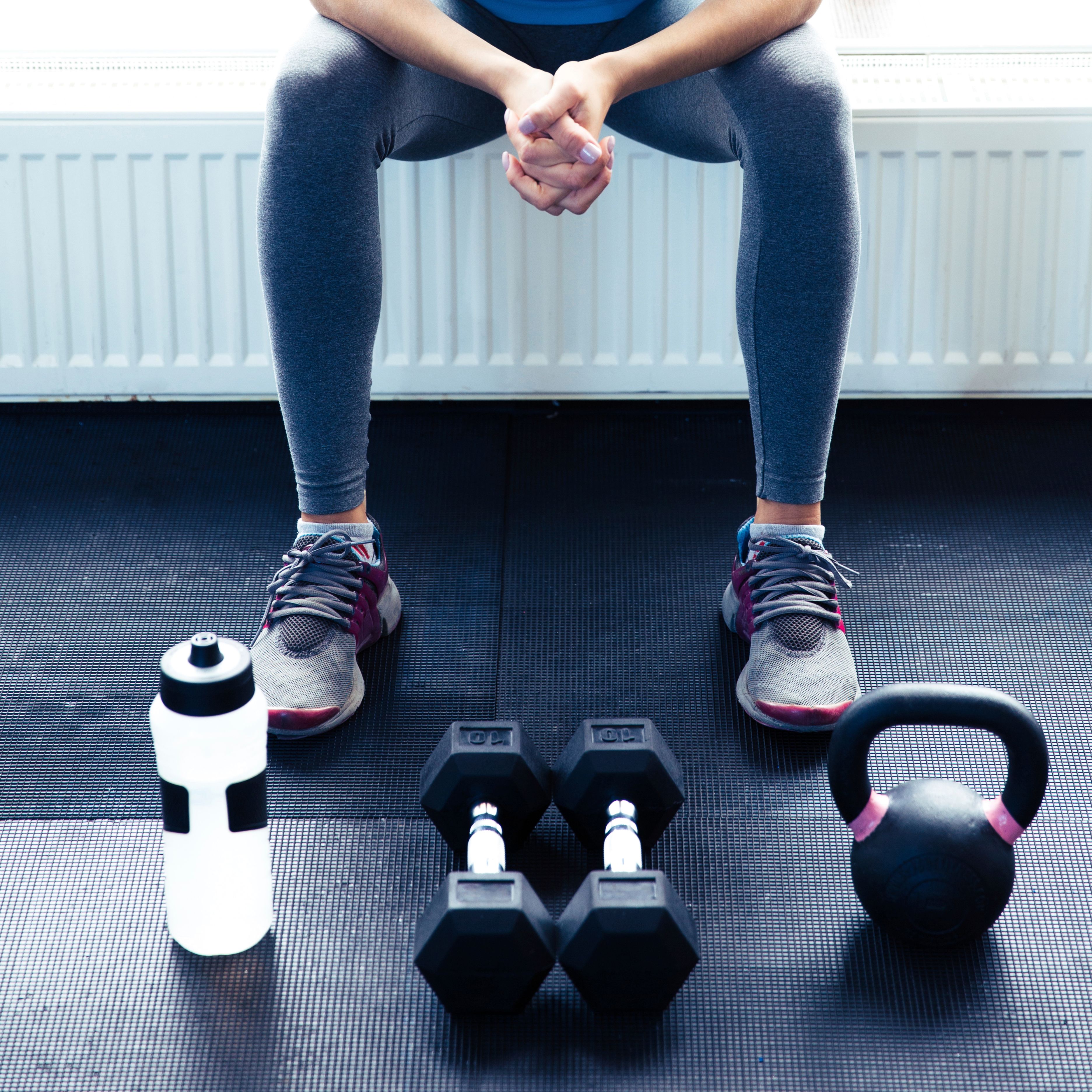 Entrenamiento para la San Silvestre: circuito de fuerza con pesas   Gimnasio en casa, Rutinas de entrenamiento con pesas, Circuito de  entrenamiento