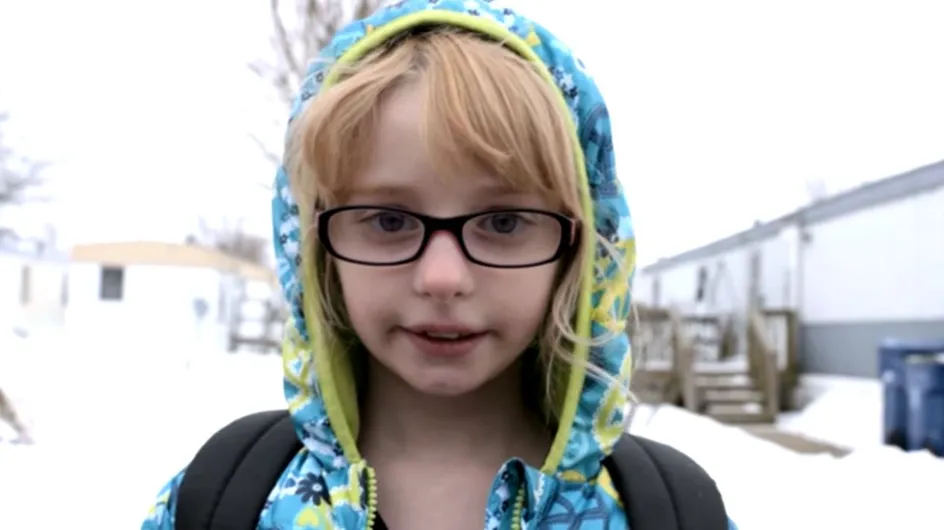 Moquée à cause de ses lunettes, cette petite fille a décidé de se battre contre le harcèlement