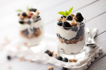 Yogur con cereales y arándanos