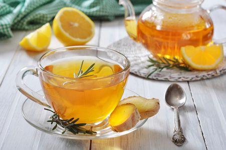 Té amarillo con limón