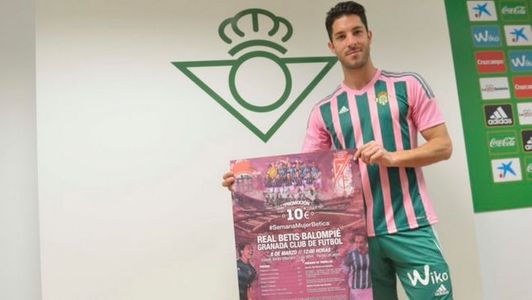 El Betis "homenajea" a las mujeres vistiéndose de rosa