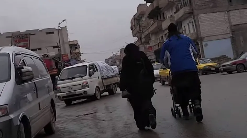 Deux femmes filment au péril de leur vie l'horreur de Raqqa, fief de Daesh (Vidéo)