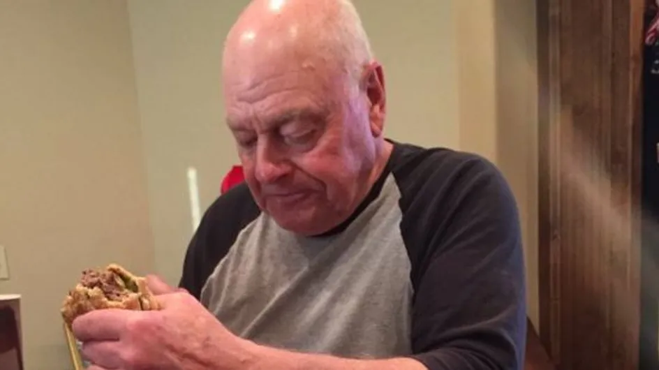 "Je dîne avec mon papy ce soir" : Pourquoi la photo de ce grand-père a ému la Toile