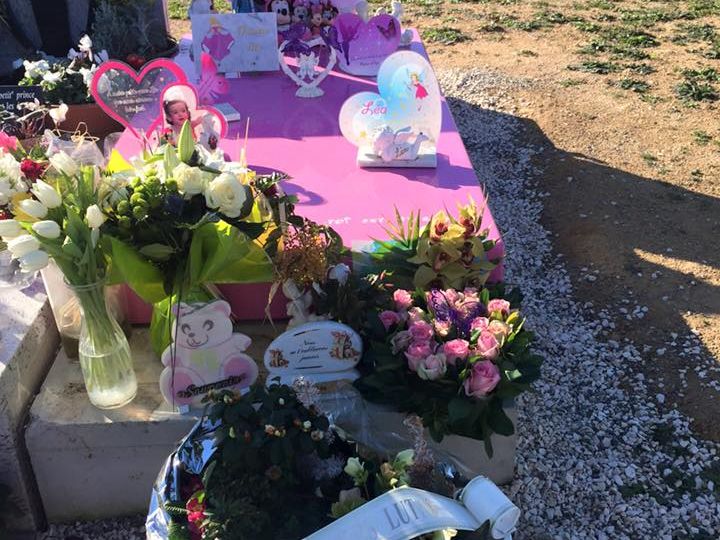 Var La Tombe Rose D Une Fillette Fait Polemique Au Muy