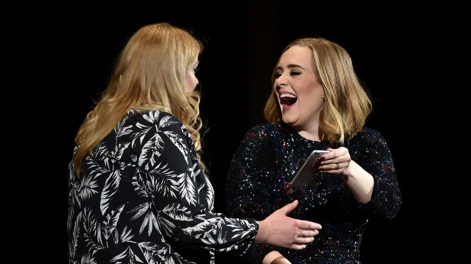 Adele invite son sosie sur scène (Photo)