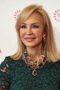 Carmen Lomana