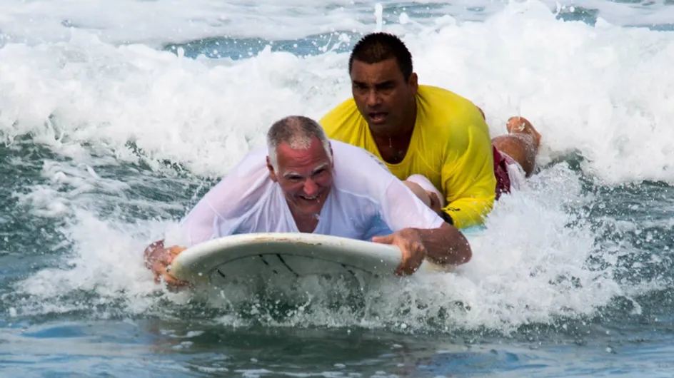 Dieser Rettungsschwimmer erfüllt einem Mann im Rollstuhl einen großen Lebenstraum