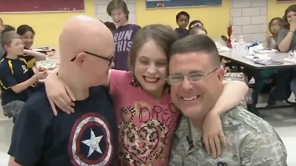 Ce père a fait la plus belle des surprises à ses deux enfants (Vidéo)