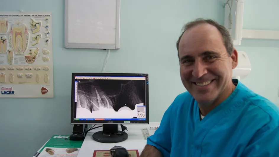 Rafael Azcona Sanz, Médico Especialista en Estomatología