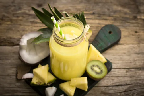 Zumo de kiwi, coco y piña