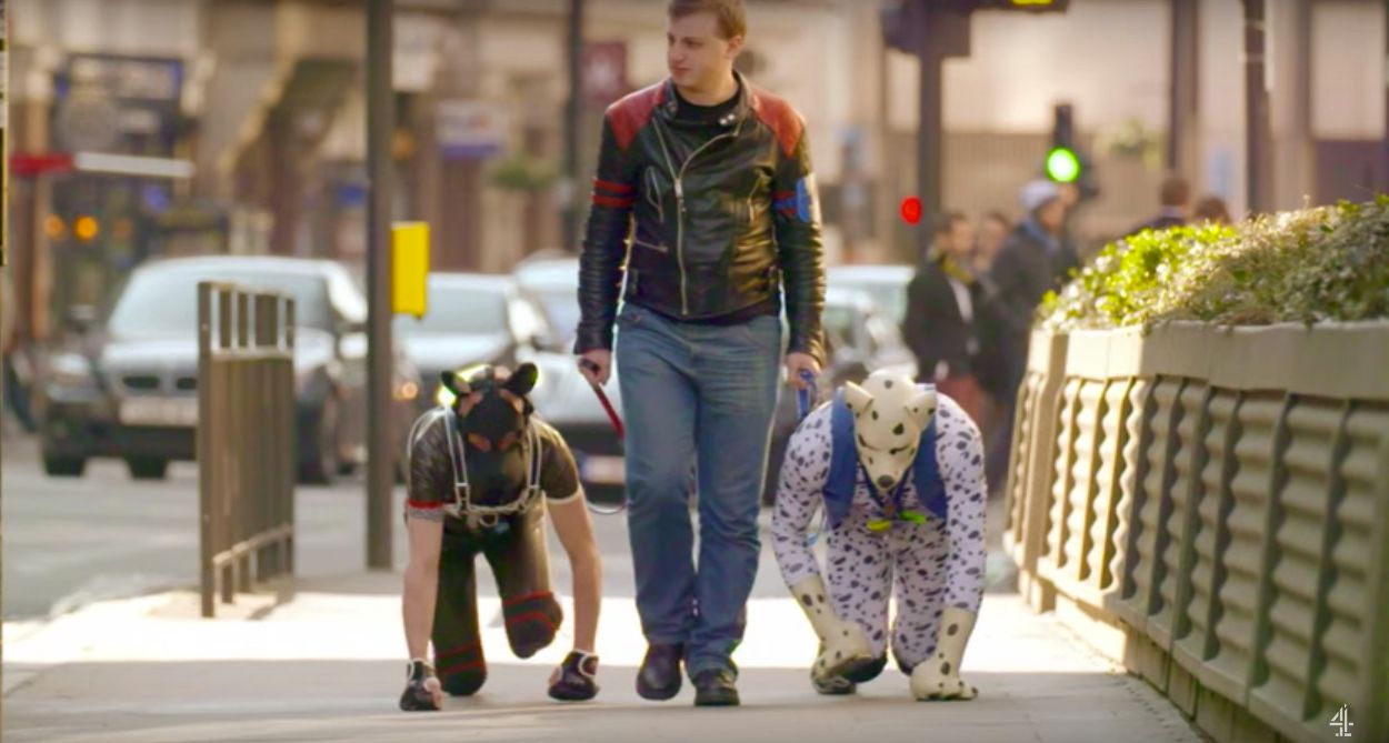 La última moda que arrasa en Reino Unido: Hombres-perros