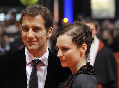 Clive Owen y Sarah Jane Fenton