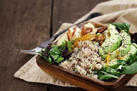 Ensalada de quinoa con aguacate