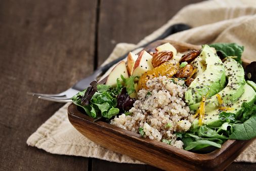 Ensalada de quinoa con aguacate