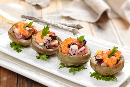 Alcachofas con pulpo y gambas