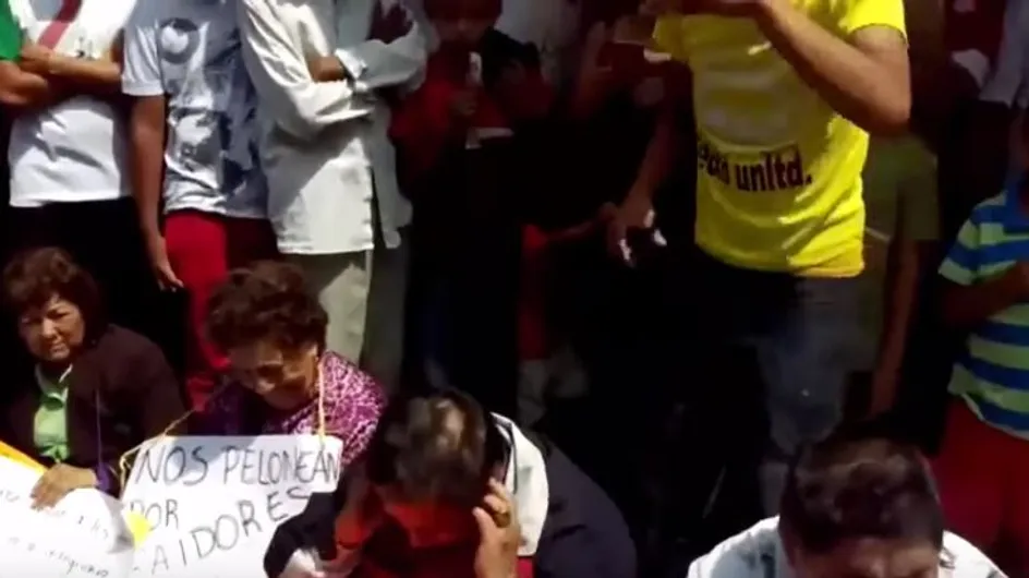 Au Mexique, des enseignants ont été tondus en public pour « trahison » (Vidéo)