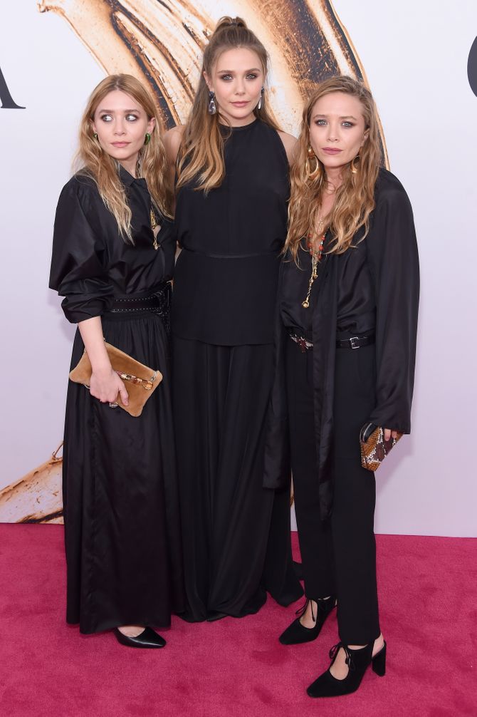 Mary-Kate et Ashley Olsen ont presque souri aux CFDA Awards