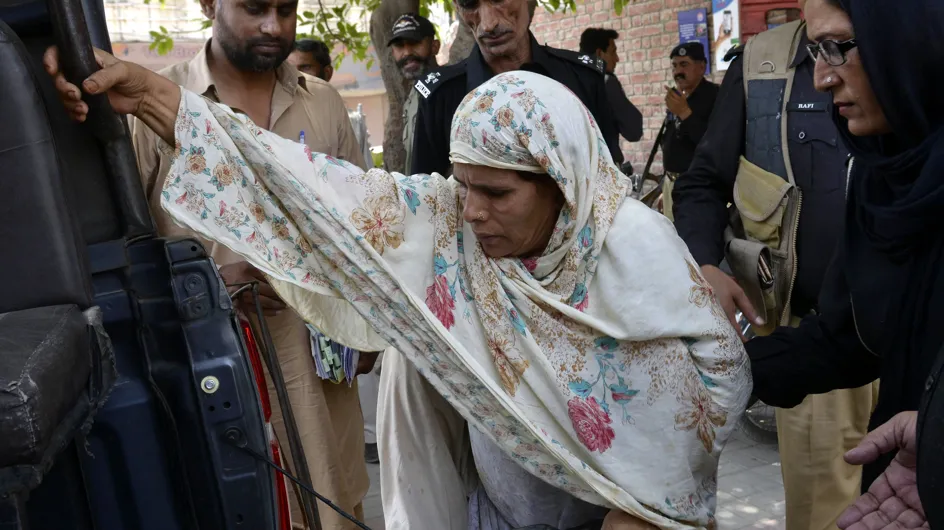 Au Pakistan, une mère brûle sa fille pour avoir choisi son mari