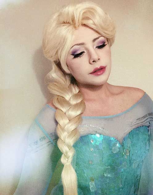 Une femme se transforme en n'importe quelle princesse Disney avec le  maquillage
