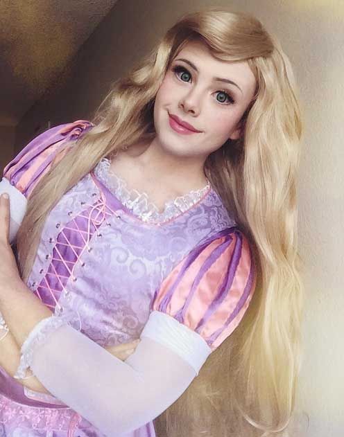 Elle se transforme en princesses Disney avec du maquillage : le résultat  est INCROYABLE !