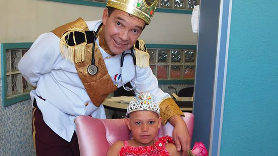 Descubre la increíble iniciativa de este médico para hacer sonreír a los niños con cáncer