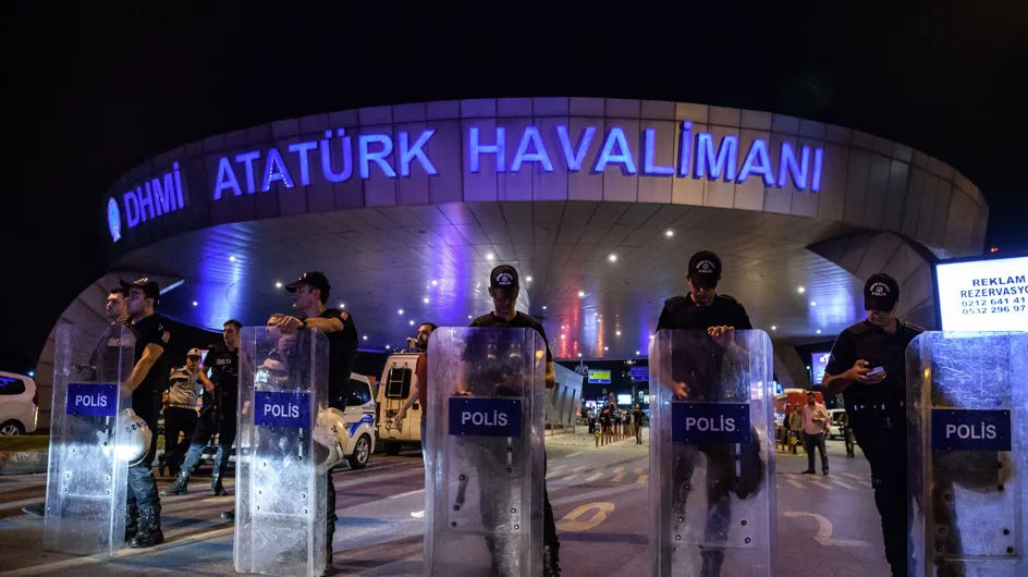 Le geste héroïque d'un policier pendant l'attentat d'Atatürk salué sur le Web (Vidéo)