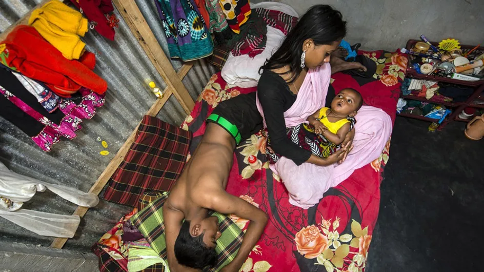 Estas duras imágenes muestran cómo viven las mujeres en el burdel más antiguo de Bangladesh