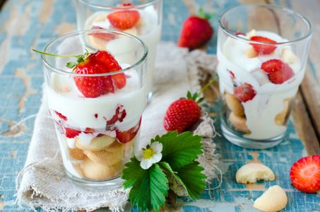 Une base de tiramisu, twistée avec des fraises et du balsamique