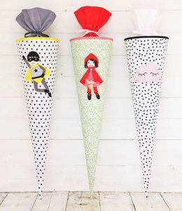 Schultüte mit Superheld, Rotkäppchen oder Wolke.