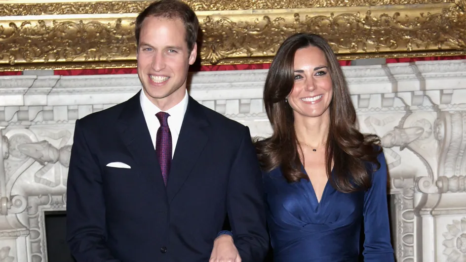 Qui veut une réplique de la robe que portait Kate Middleton pour ses fiançailles ? (Photos)