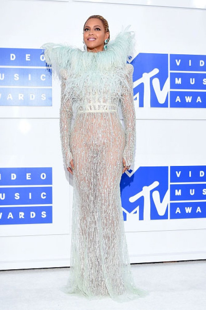 Vmas 2016 The Most Outrageous Outfits