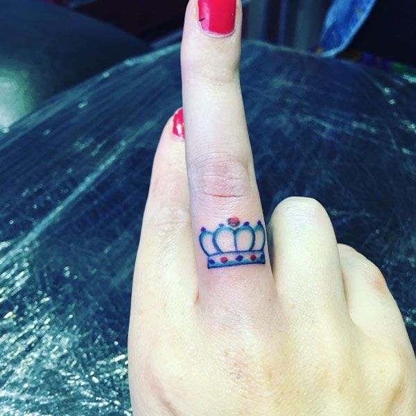 Details 128+ king crown tattoo finger latest