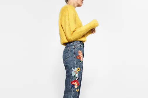 Jeans mit Patches von Zara, 49,95 €