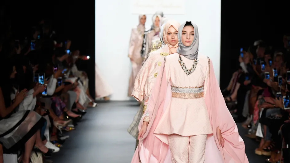 Le Hijab a-t-il vraiment sa place sur le podium de la fashion week ? (Photos)