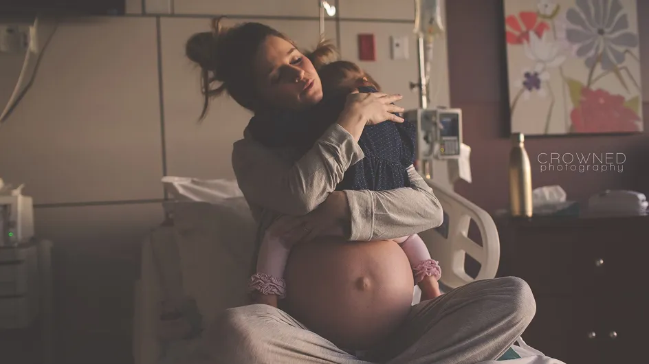 Por que a foto dessa mãe na sala de parto emocionou o mundo inteiro
