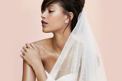 Brautschmuck: Moderner Schmuck in Silber zum schlichten Brautkleid