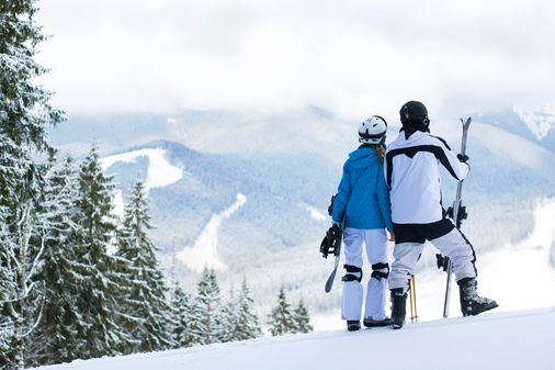 Sport für Paare: Ski- und Snowboardfahren