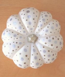 Halloween-DIY-Idee: Kürbis mit Metall-Optik Details